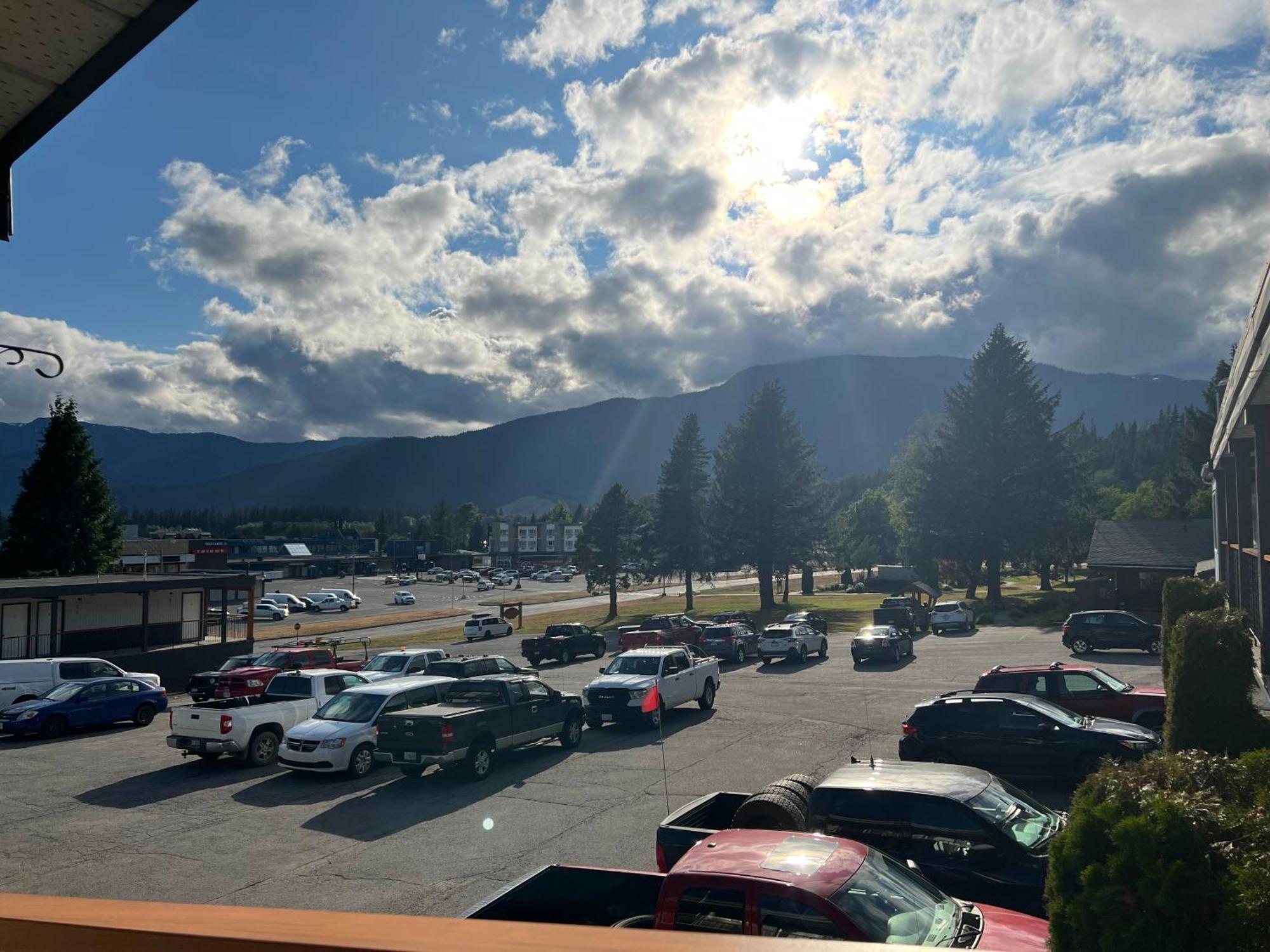 Chalet Inn Kitimat 외부 사진