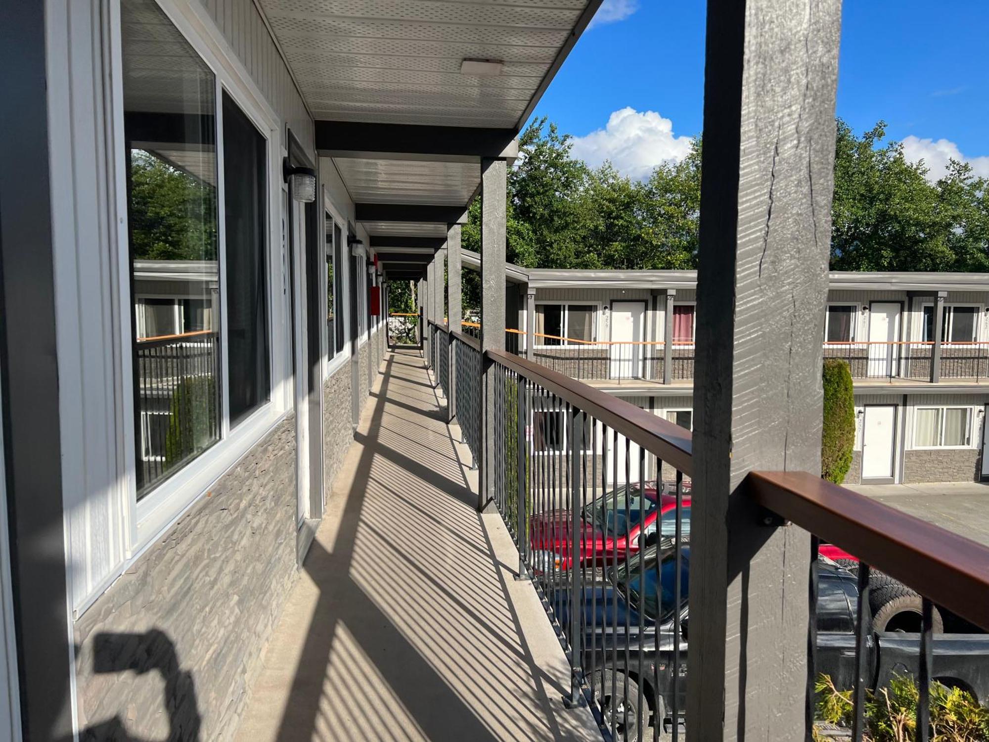 Chalet Inn Kitimat 외부 사진