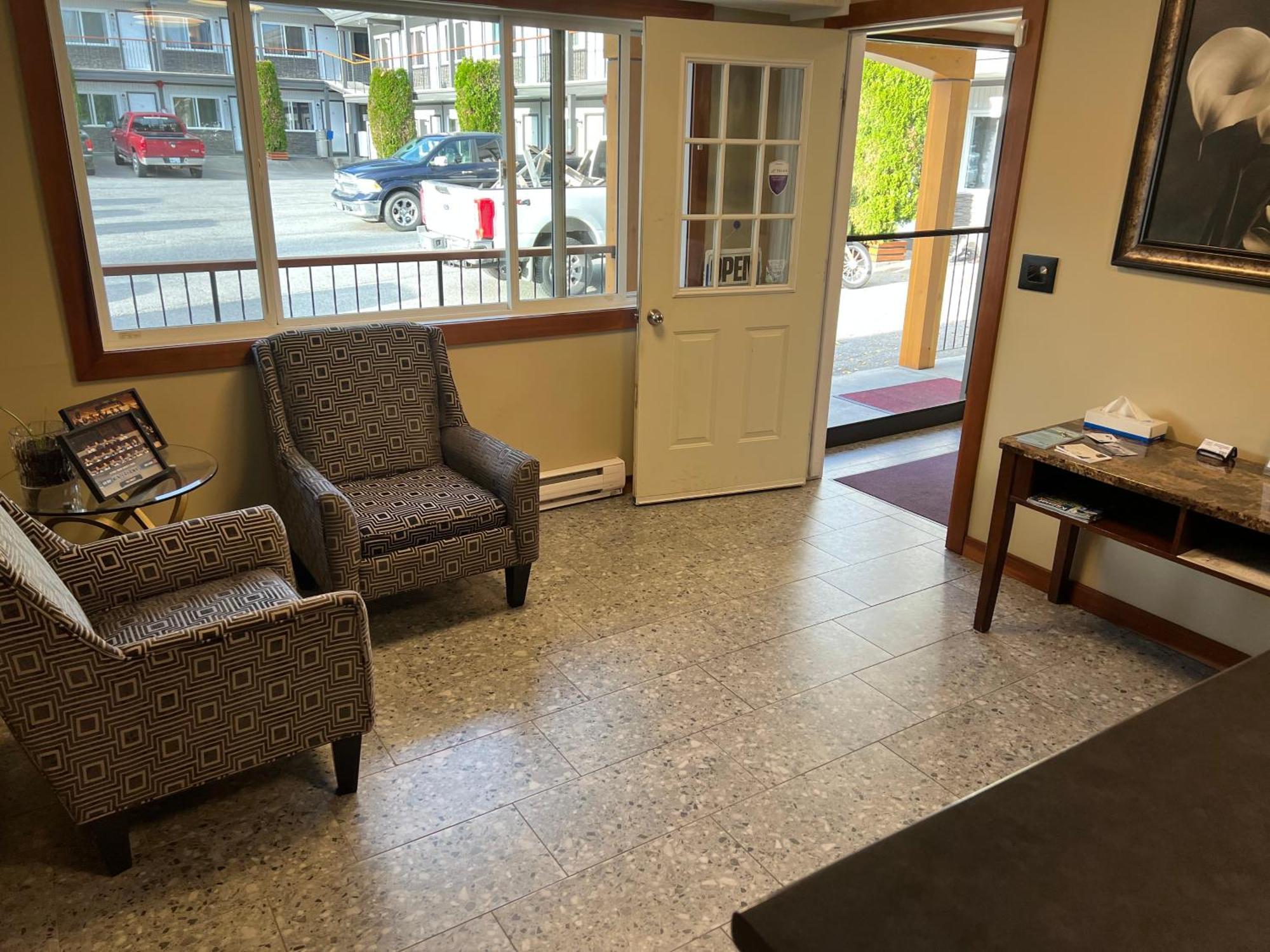 Chalet Inn Kitimat 외부 사진