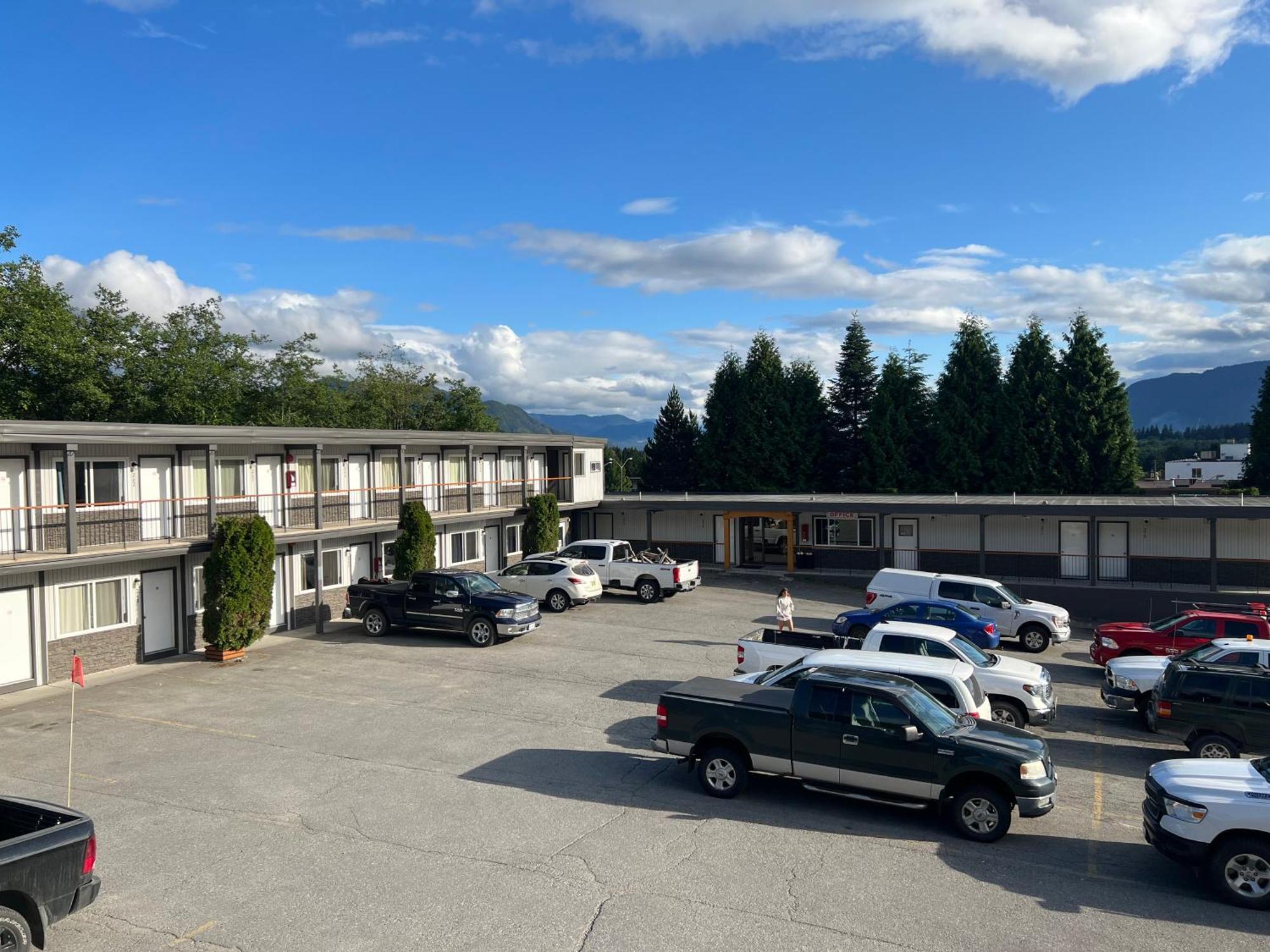 Chalet Inn Kitimat 외부 사진