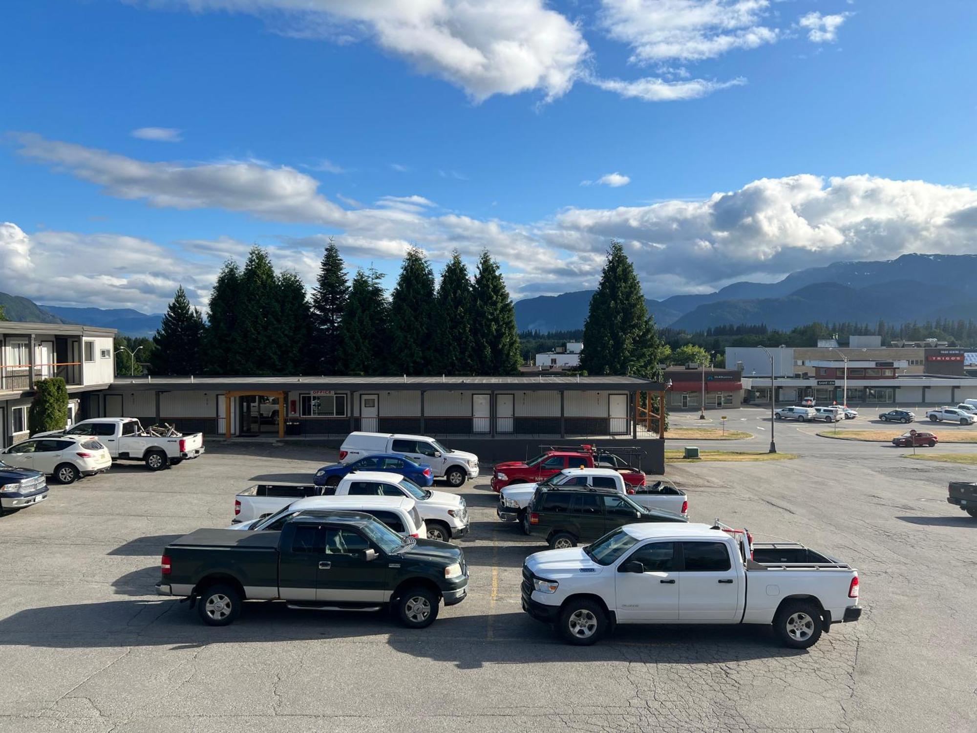 Chalet Inn Kitimat 외부 사진