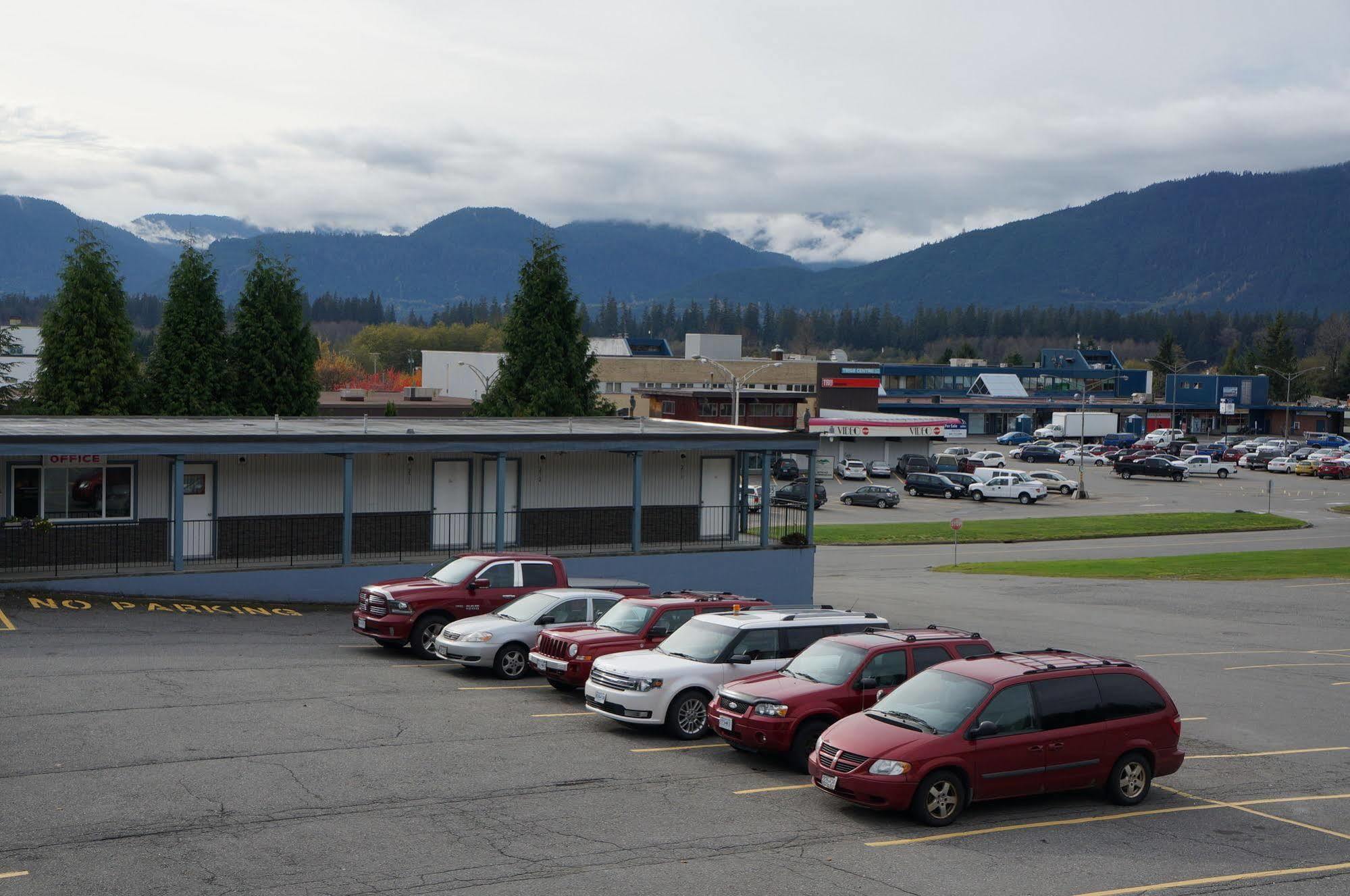 Chalet Inn Kitimat 외부 사진