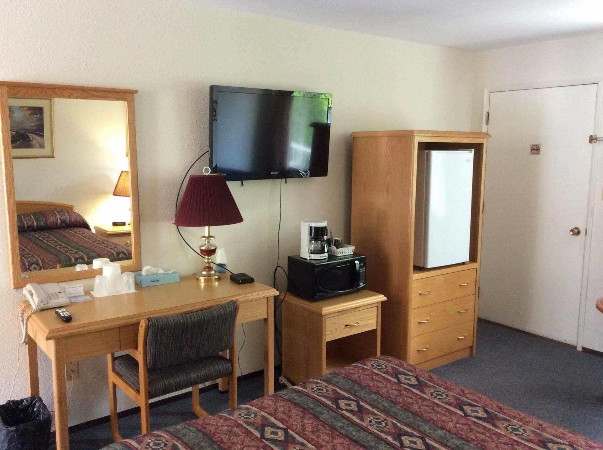 Chalet Inn Kitimat 외부 사진