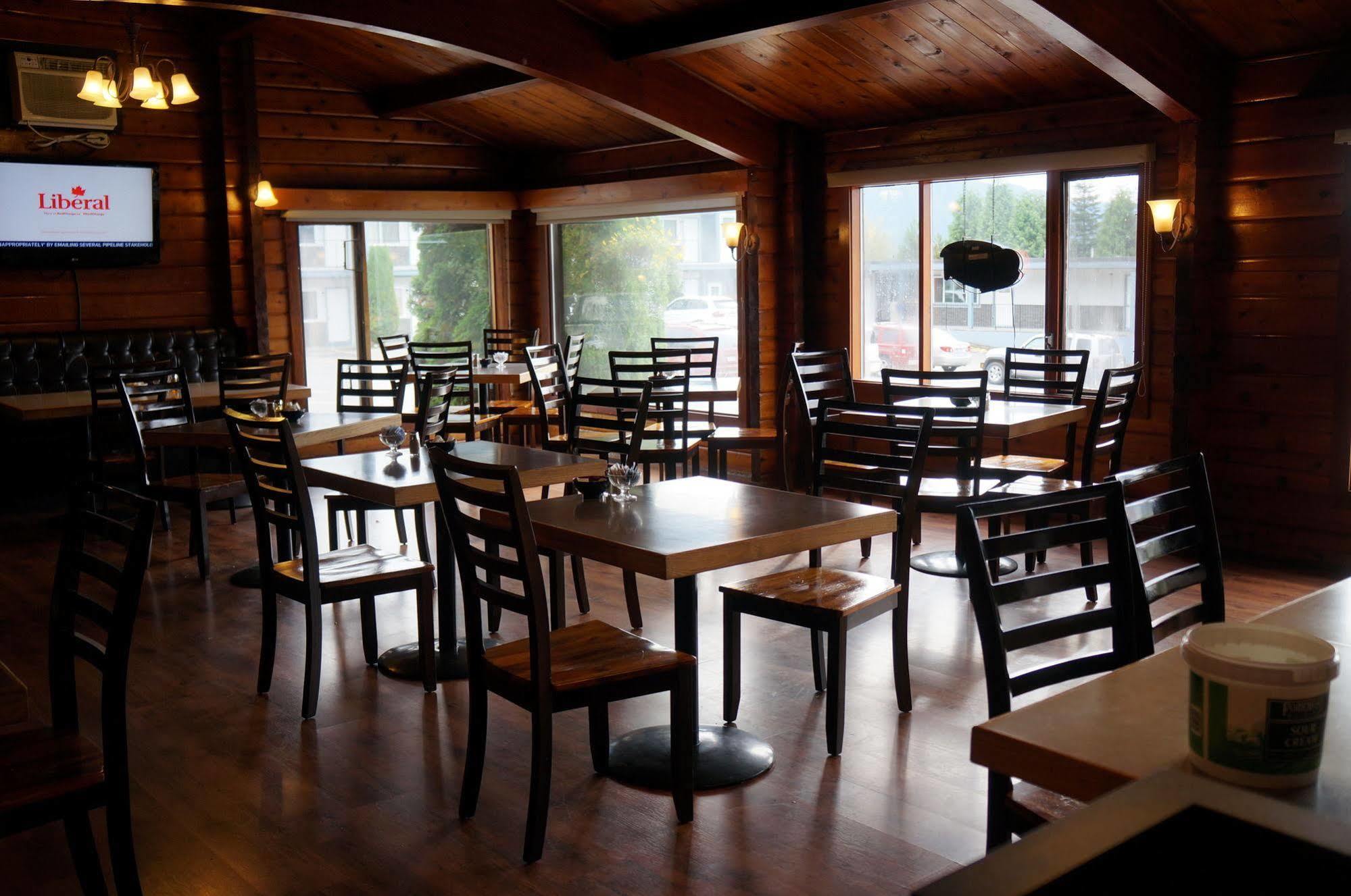 Chalet Inn Kitimat 외부 사진